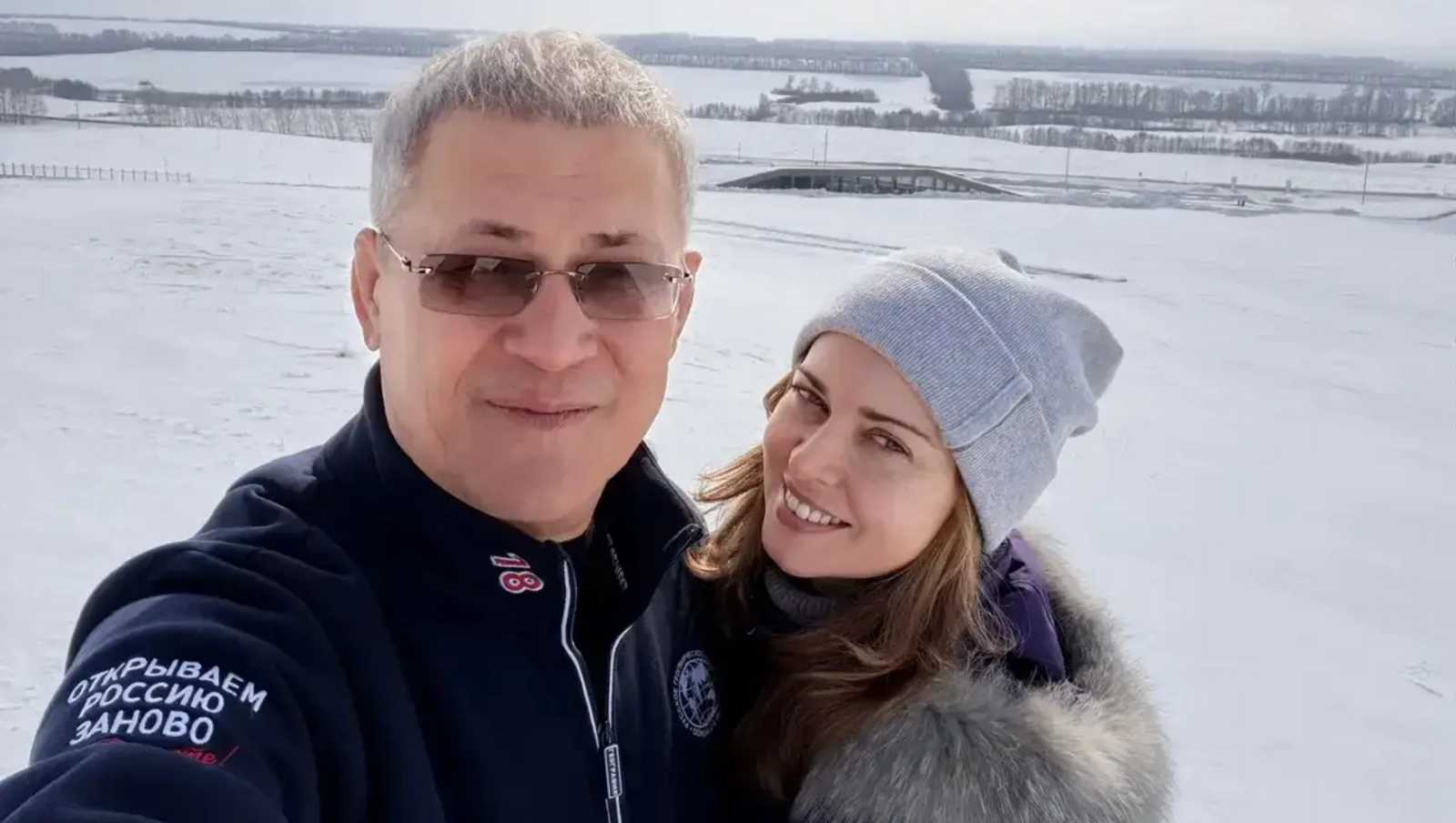 Глава Башкирии посетил мавзолей Тура-хана и пригласил жителей республики последовать его примеру