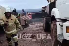 Водитель в Уфе попал под колёса собственного грузовика