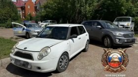 Водитель в Уфе сдал назад и сбил подростка, который выходил из соседней машины