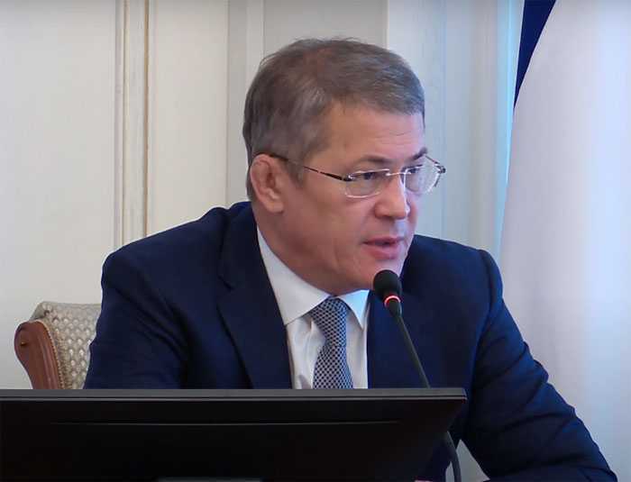 Глава Башкирии провёл рабочее совещание прямо на отдыхе